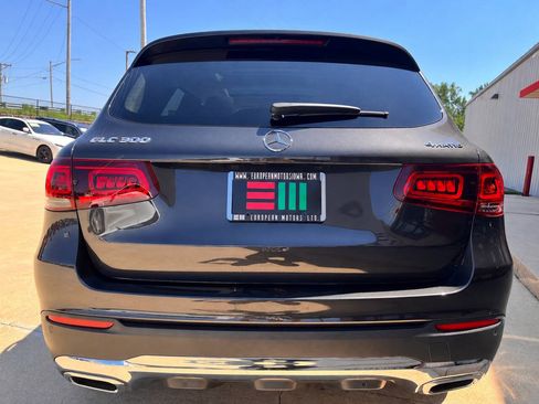 Used 2021 Mercedes-Benz GLC 300 4MATIC image 4