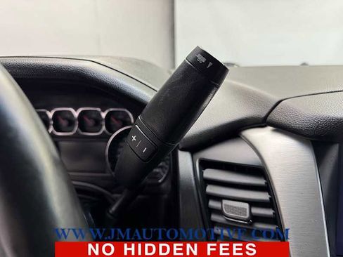 Used 2017 GMC Yukon XL SLT w/ Open Road Package image 32