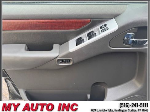 Used 2010 Nissan Pathfinder LE w/ Navigation Pkg image 27