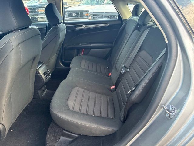 Used 2020 Ford Fusion SE FWD image 6
