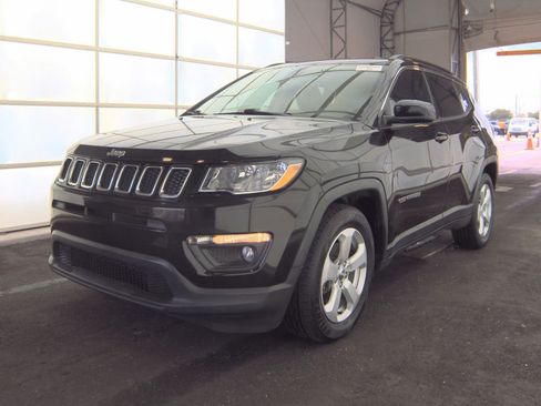 Used 2020 Jeep Compass Latitude w/ Popular Equipment Group FWD image 3
