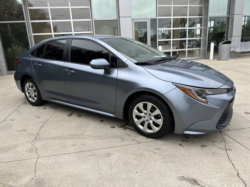 Used 2025 Toyota Corolla LE image 2
