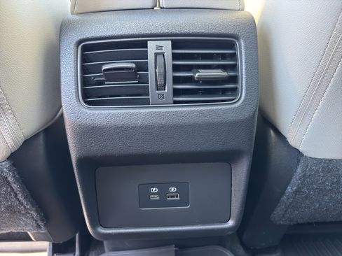 Used 2023 Nissan Rogue SL image 12