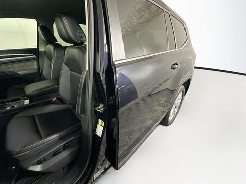 Used 2023 Volkswagen Atlas SE FWD image 12