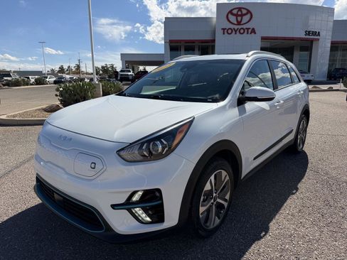 Used 2022 Kia Niro EX Premium w/ Cold Weather Package image 1
