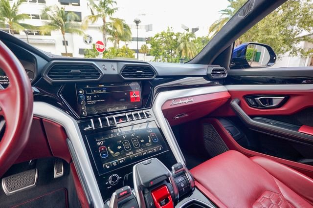 Used 2022 Lamborghini Urus AWD/4WD image 63