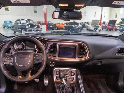 Used 2017 Dodge Challenger R/T Scat Pack RWD image 10