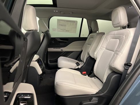 Used 2025 Lincoln Aviator Reserve w/ Illumination Package image 34