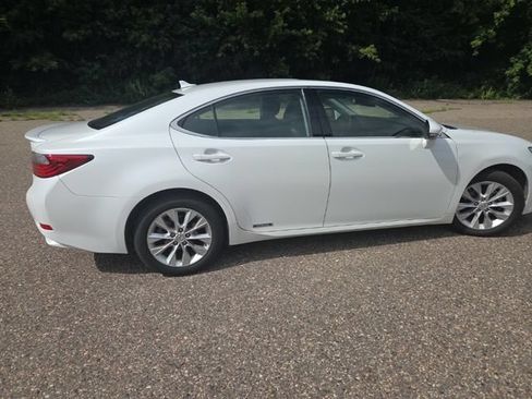 Used 2013 Lexus ES 300h w/ Luxury Pkg FWD image 14
