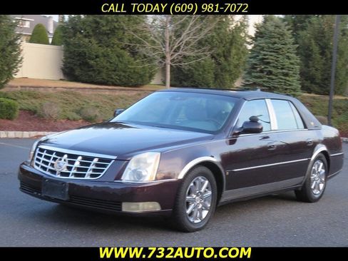Used 2009 Cadillac DTS image 1