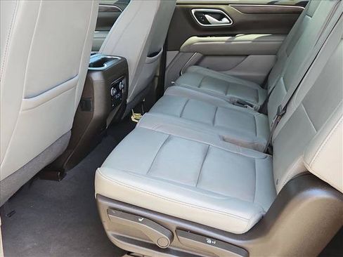 Certified 2022 Chevrolet Suburban LT w/ Luxury Package AWD/4WD image 26