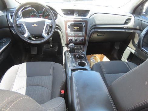 Used 2017 Chevrolet Traverse LT FWD image 25