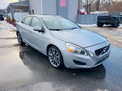 Used 2011 Volvo S60 T6 image 3