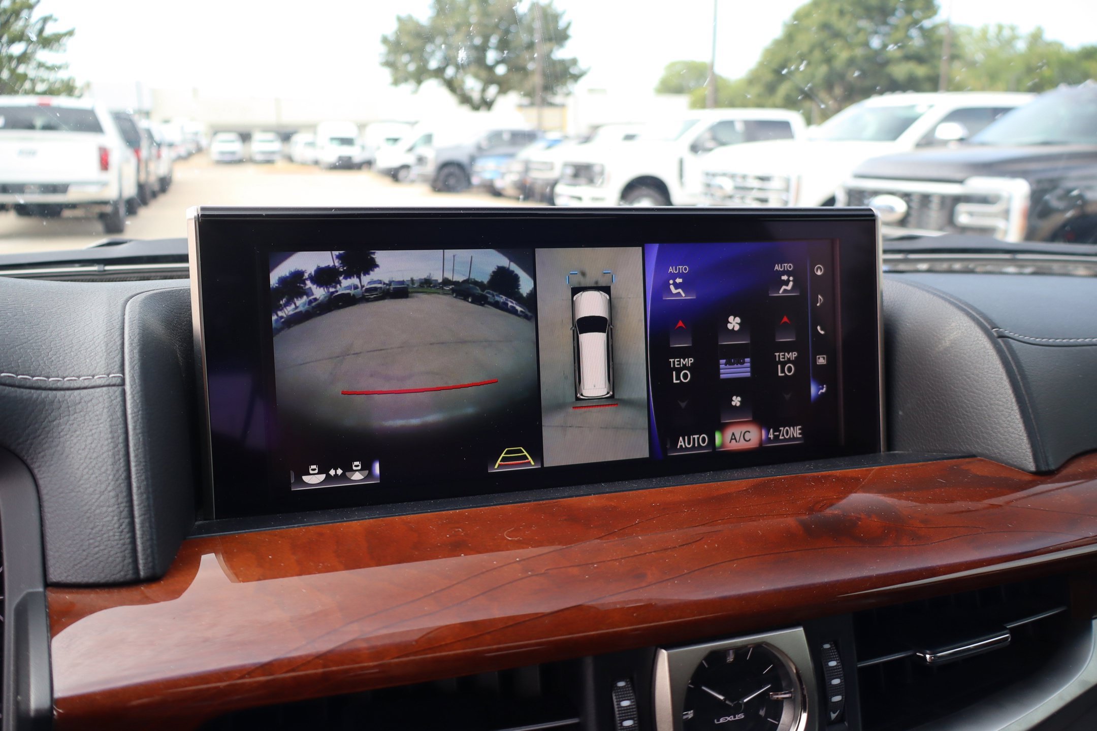 Used 2019 Lexus LX 570 4WD w/ Luxury Package image 27