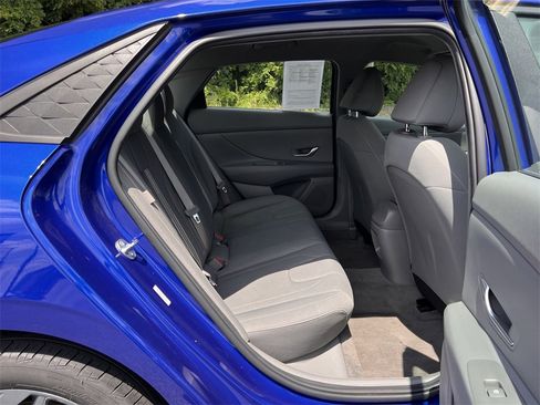 Used 2024 Hyundai Elantra SEL image 11