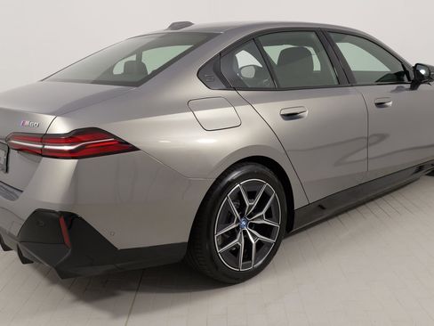 Used 2025 BMW i5 M60 image 31