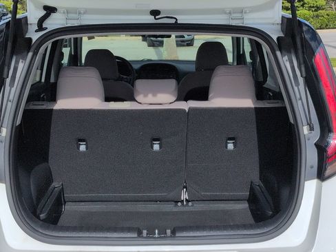 Used 2025 Kia Soul LX w/ LX Technology Package FWD image 12