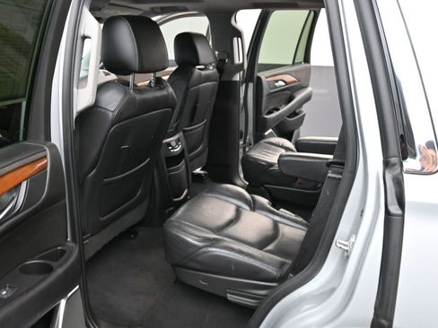 Used 2018 Cadillac Escalade Luxury image 11
