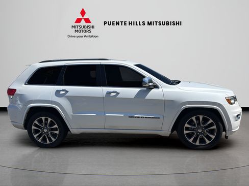Used 2017 Jeep Grand Cherokee Overland w/ Jeep Active Safety Group AWD/4WD image 4