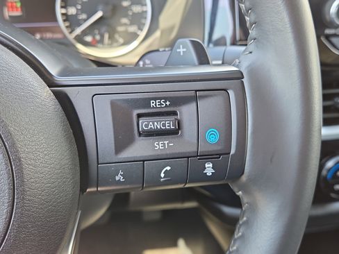 Used 2025 Nissan Pathfinder SV image 22