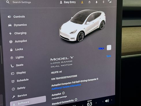 Used 2022 Tesla Model Y Long Range image 17