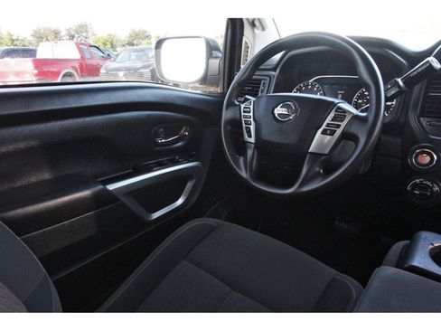 Used 2022 Nissan Titan SV AWD/4WD image 11