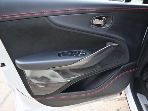 Used 2022 Aston Martin DBX AWD/4WD image 42