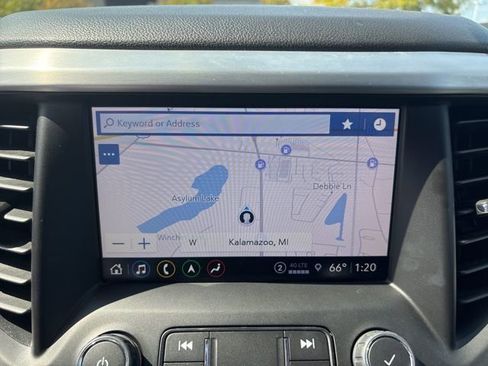 Used 2023 GMC Acadia SLT image 35