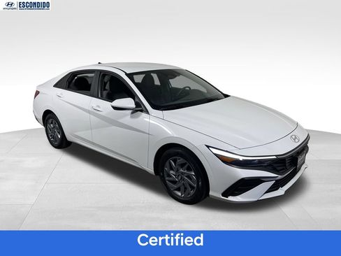Used 2025 Hyundai Elantra Hybrid FWD image 7