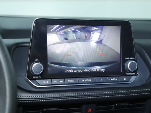 Used 2024 Nissan Rogue S AWD/4WD image 29