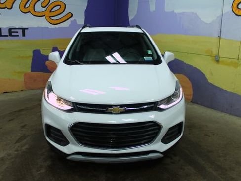 Used 2017 Chevrolet Trax LT w/ Sun & Sound Package FWD image 7