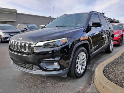 Used 2019 Jeep Cherokee Latitude w/ Cold Weather Group image 3