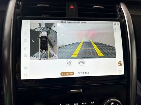New 2025 Land Rover Discovery Dynamic SE image 35