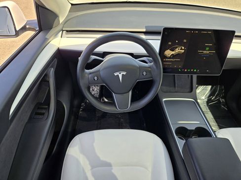 Used 2023 Tesla Model Y Long Range AWD/4WD image 13