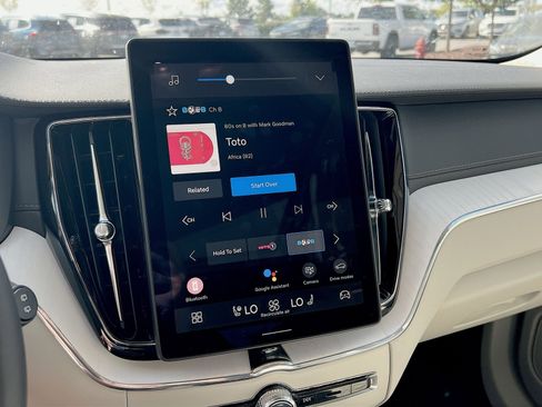 New 2026 Volvo XC60 B5 Ultra w/ Climate Package image 18