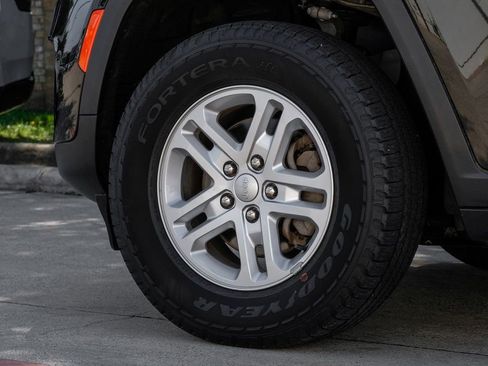 Used 2022 Jeep Grand Cherokee Laredo w/ Luxury Tech Group I image 65