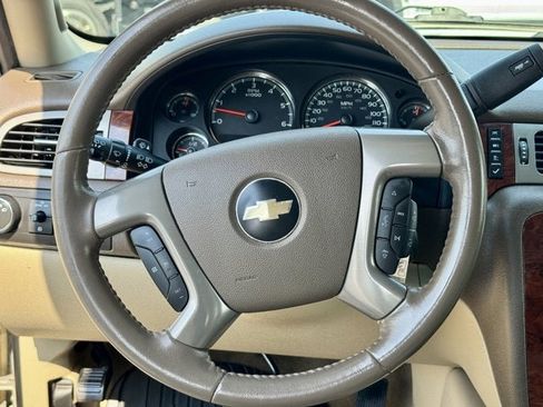 Used 2009 Chevrolet Suburban LT image 15