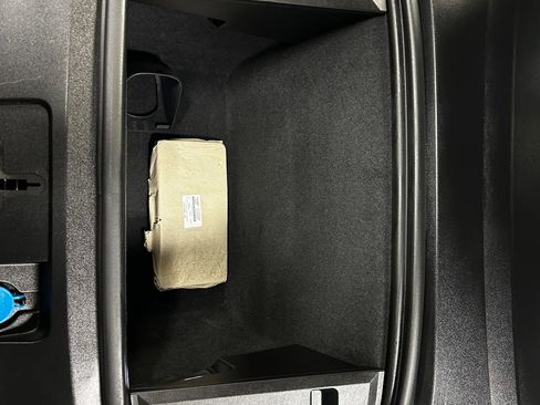 Used 2022 Porsche Taycan image 27