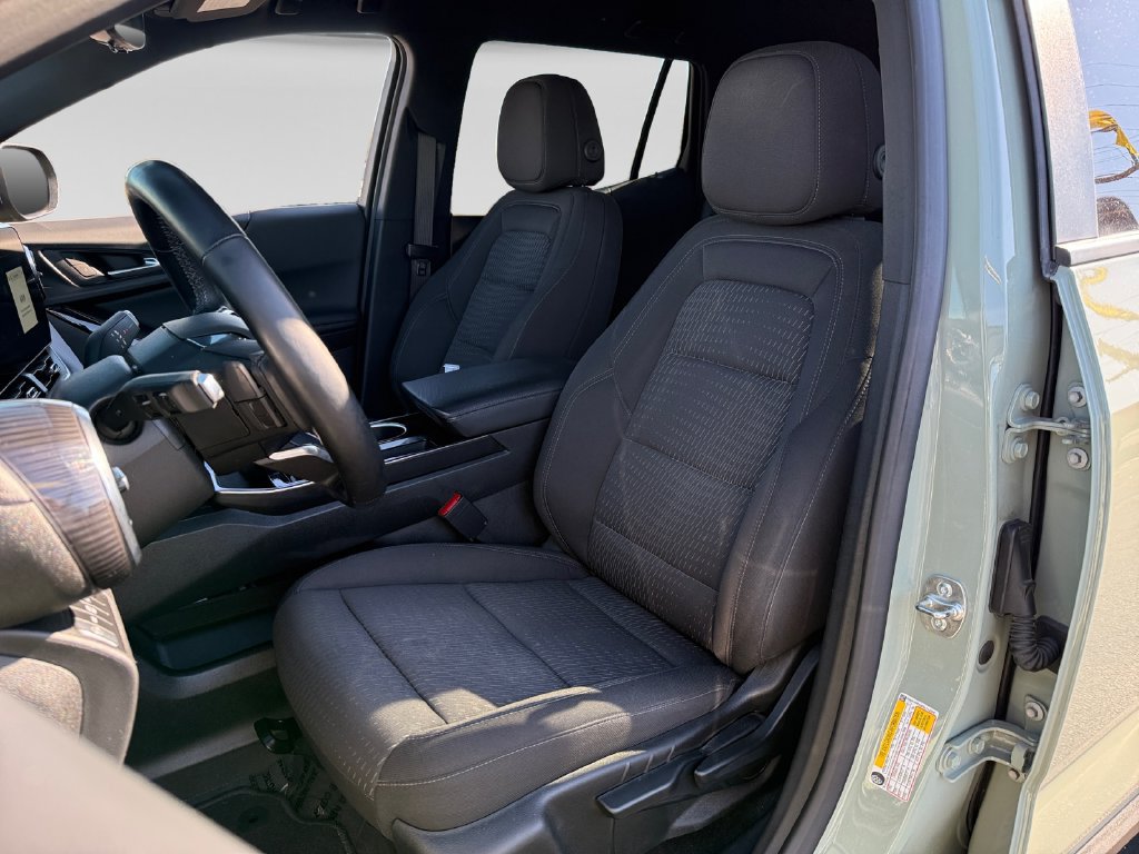 Used 2025 Chevrolet Equinox LT w/ Safety and Technology Package AWD/4WD image 21