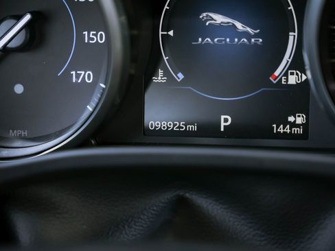 Used 2017 Jaguar F-PACE Prestige image 15