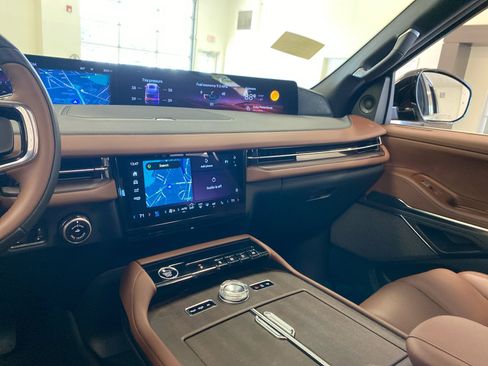 New 2026 Lincoln Navigator Reserve AWD/4WD image 24