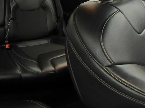 Used 2020 Jeep Cherokee Latitude Plus w/ Comfort/Convenience Group FWD image 26