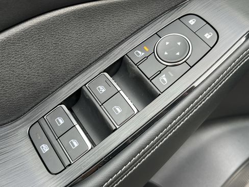 New 2026 Nissan Rogue Platinum image 18