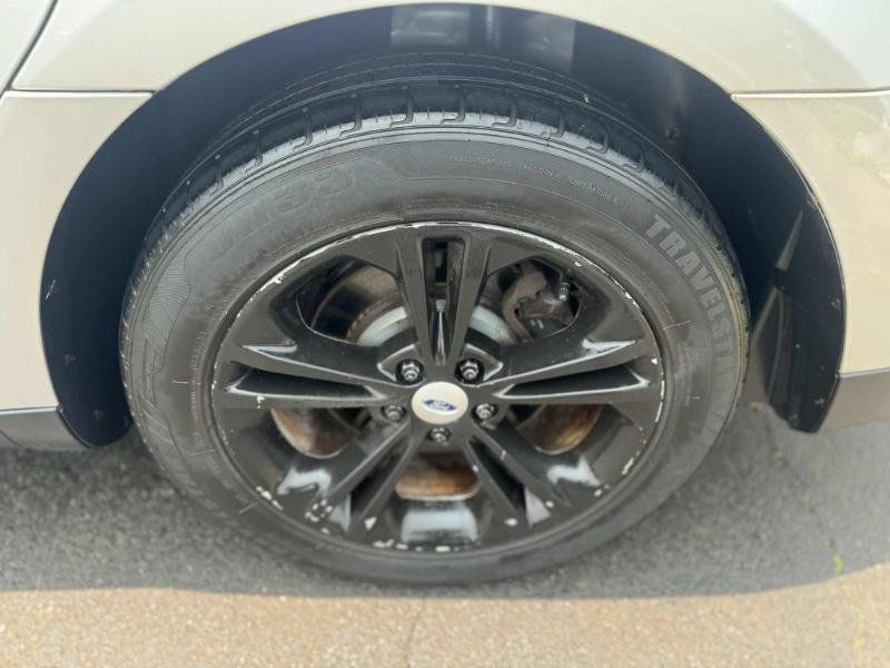 Used 2016 Ford Taurus SEL FWD image 23