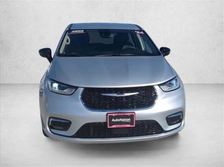 Used 2024 Chrysler Pacifica Touring-L video 2