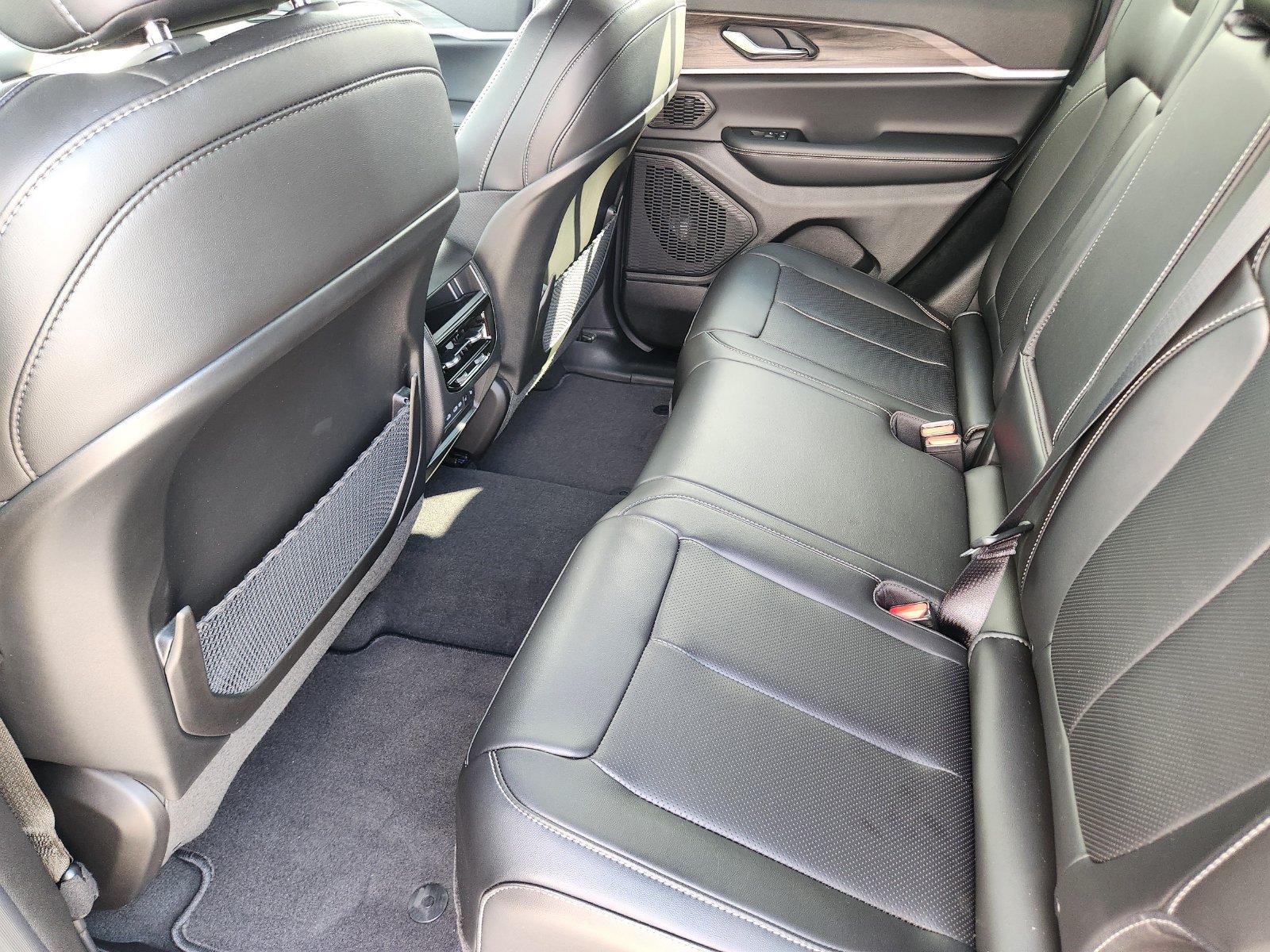New 2027 Jeep Grand Cherokee Limited w/ Technology Group II AWD/4WD image 25