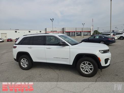 Used 2023 Jeep Grand Cherokee Laredo w/ Trailer Tow Prep Group (B) AWD/4WD image 2