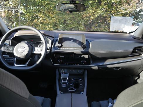 Certified 2022 Nissan Rogue SV image 8