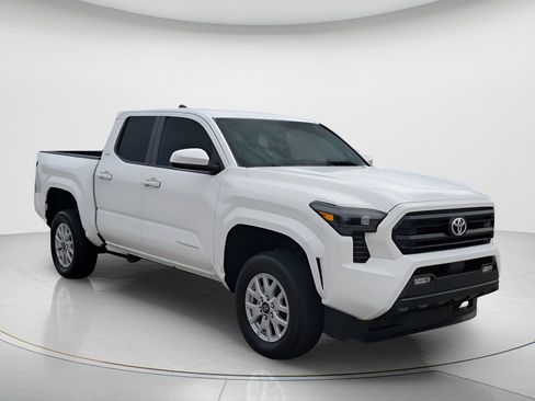 Used 2024 Toyota Tacoma SR5 w/ SR5 Upgrade Package AWD/4WD image 3