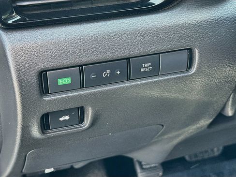 Used 2025 Nissan Sentra SV FWD image 15
